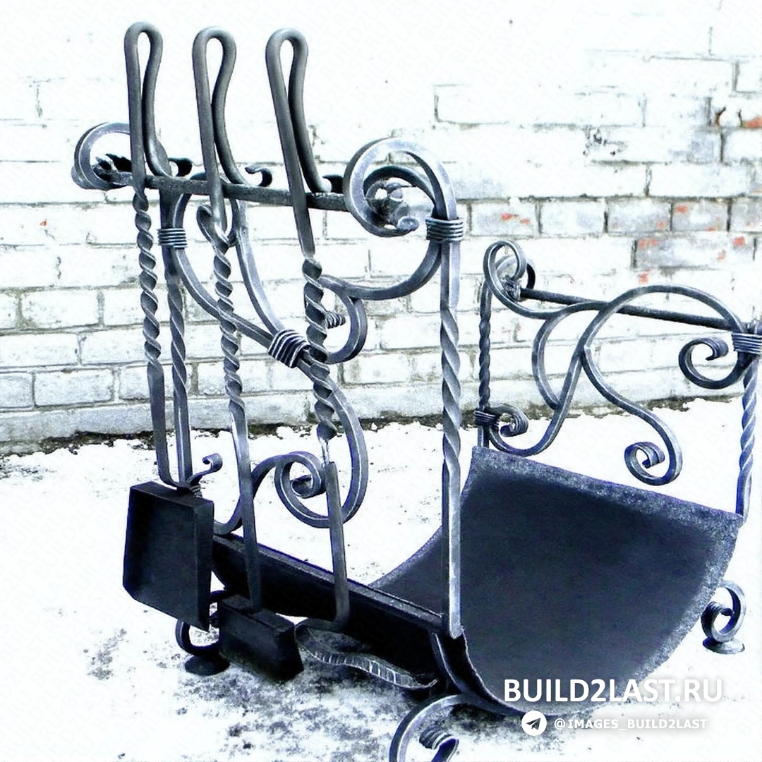 Кованое изделие черного цвета для камина/печи