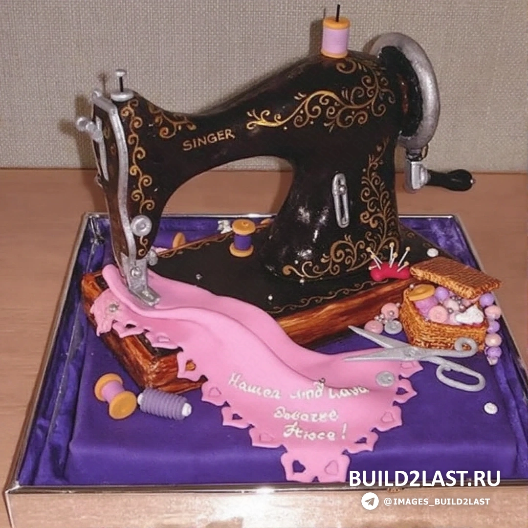 Торт с черными, коричневыми, желтыми, голубыми и белыми цветами, хэнд-мэйд